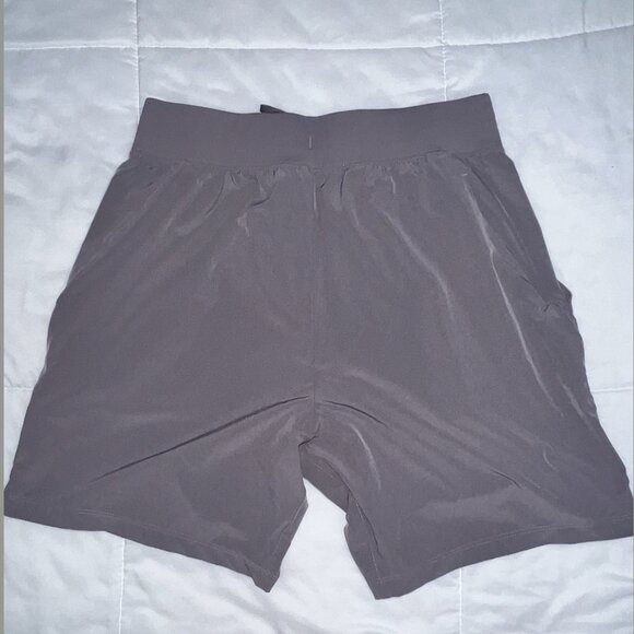 Alo Men's 7" Repetition Shorts - Picture 3 of 3